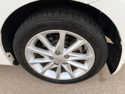 2013 Toyota Prius v Five