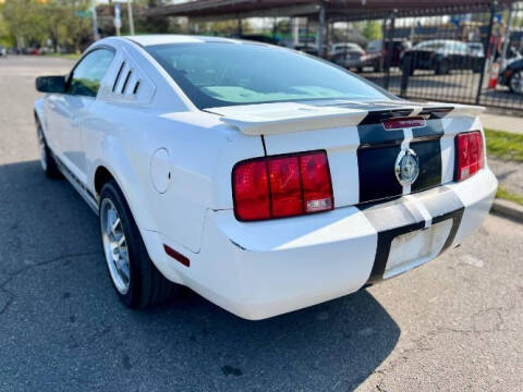 2007 Ford Mustang V6 Deluxe
