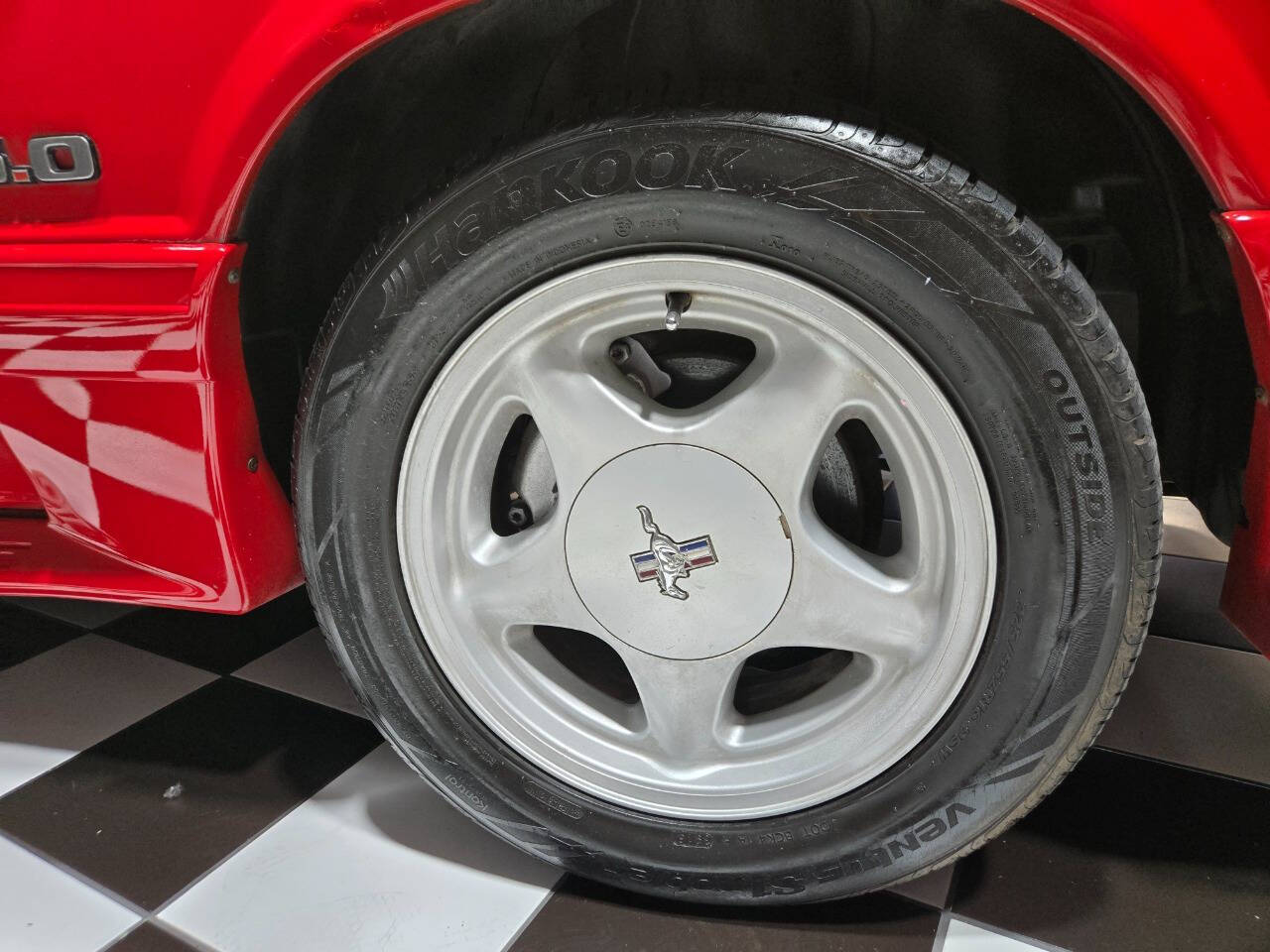 1992 Ford Mustang 30