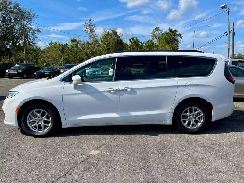 2022 Chrysler Pacifica Touring L photo 4