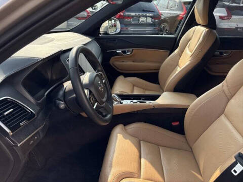 2024 Volvo XC90 Recharge T8 Ultimate Bright Theme 7P