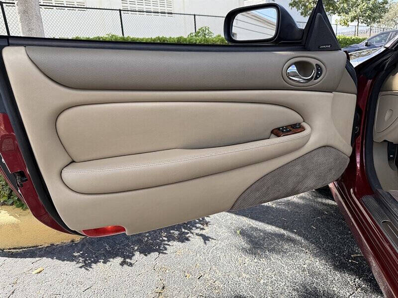 2005 Jaguar XK-Series 19