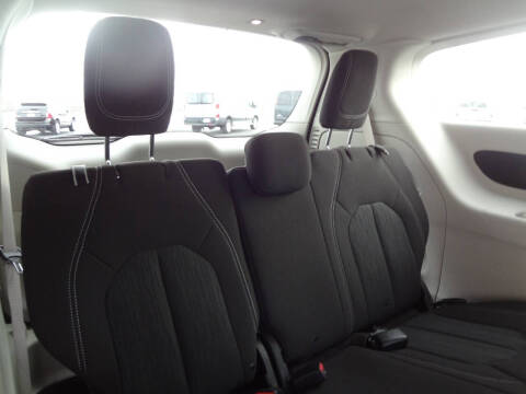 2021 Chrysler Voyager LX