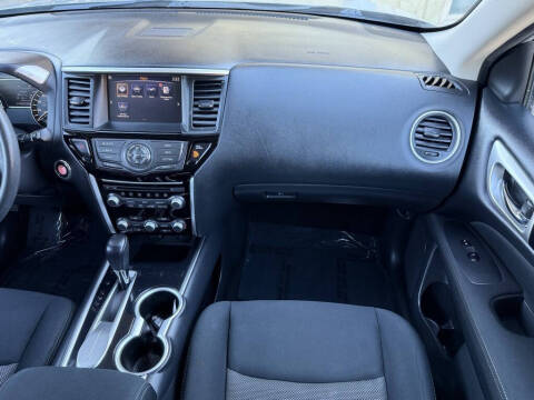 2017 Nissan Pathfinder SV