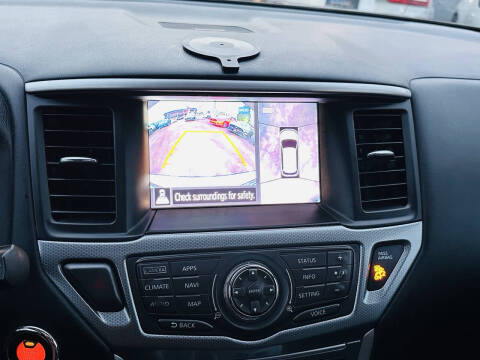 2017 Nissan Pathfinder SL