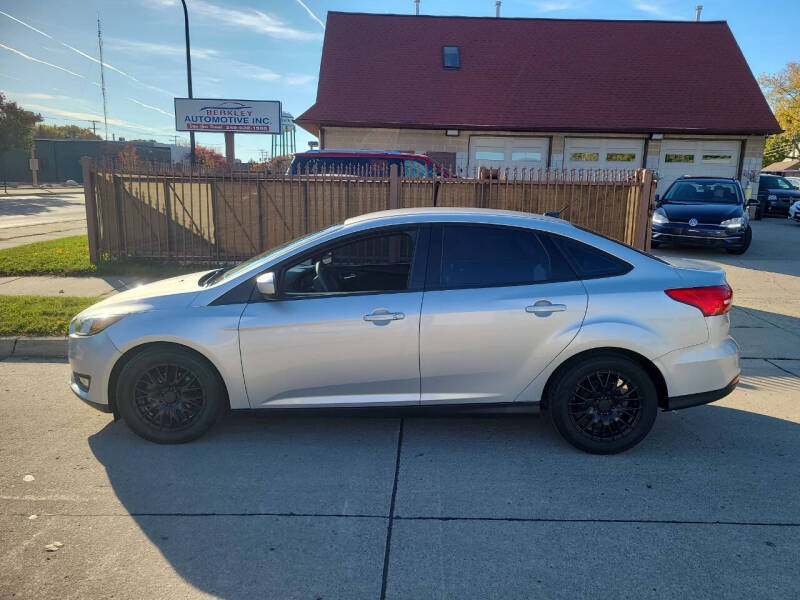 2018 Ford Focus SE photo 3