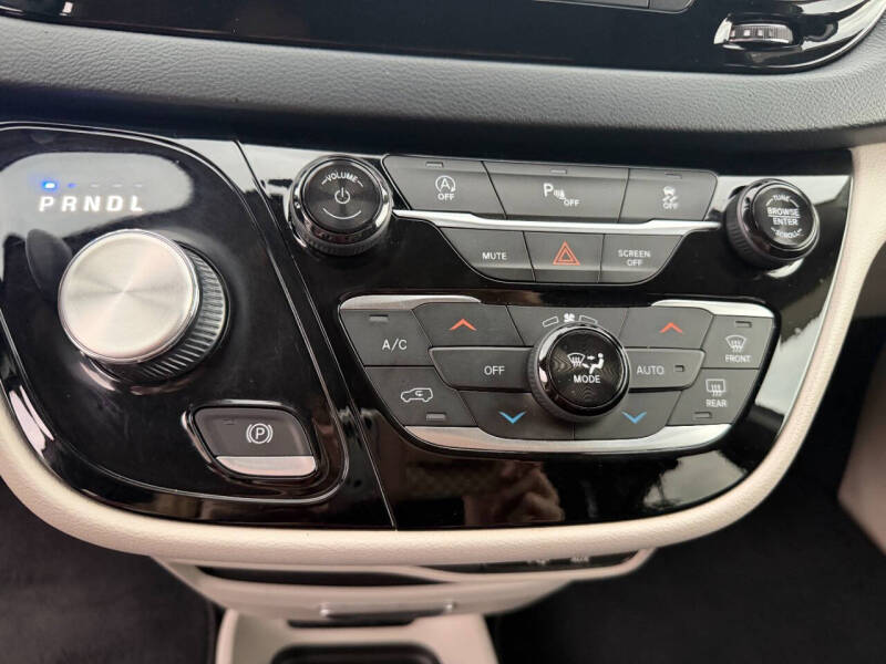 2020 Chrysler Pacifica Touring L