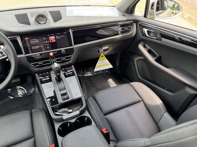 2025 Porsche Macan