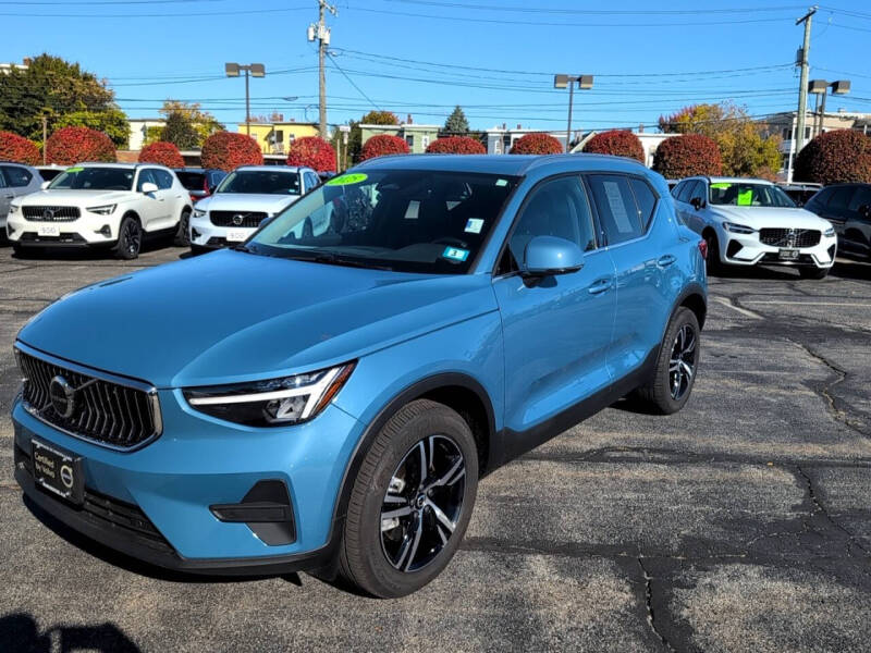2025 Volvo XC40 B5 Core Bright Theme