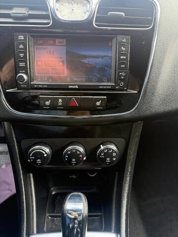 2012 Chrysler 200 Touring