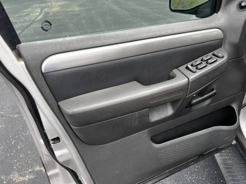 2004 Mercury Mountaineer Luxury