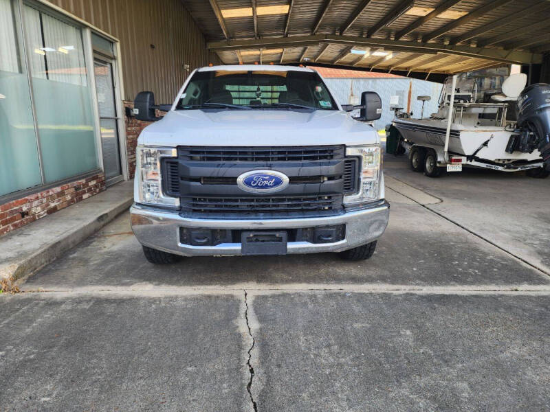 2019 Ford F-350 Super Duty Chassis Cab XL photo 5