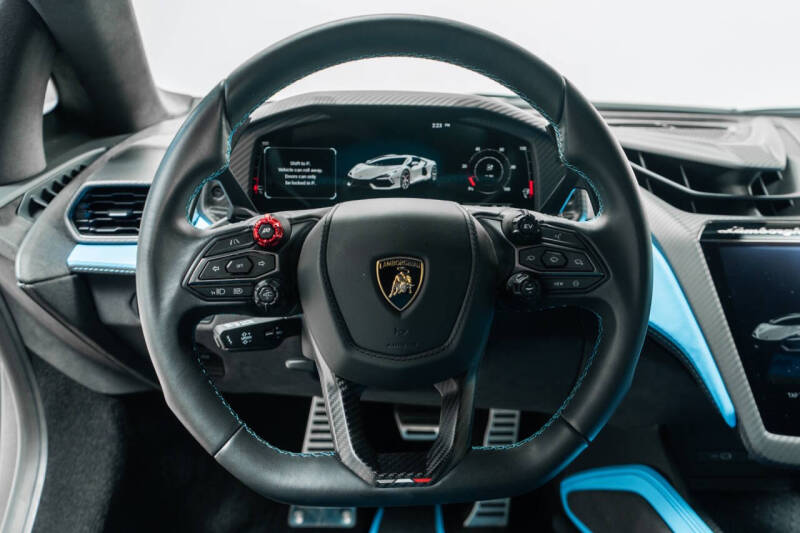 2025 Lamborghini Revuelto