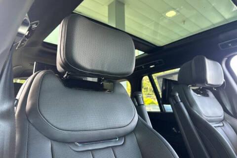 2025 Land Rover Range Rover P615 SV