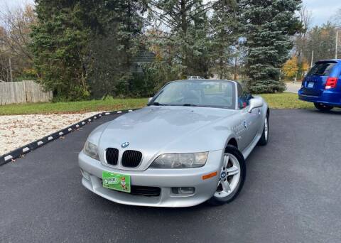 2001 BMW Z3 for sale at DISTINCT AUTO GROUP LLC in Kent OH