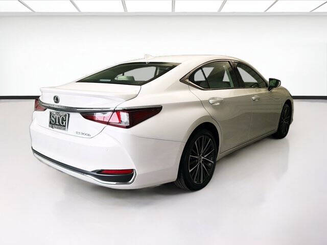 2025 Lexus ES 300h