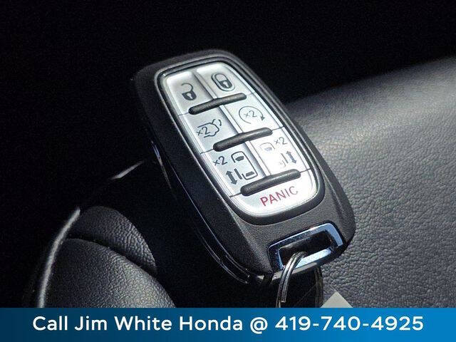 2024 Chrysler Pacifica Plug-In Hybrid Select