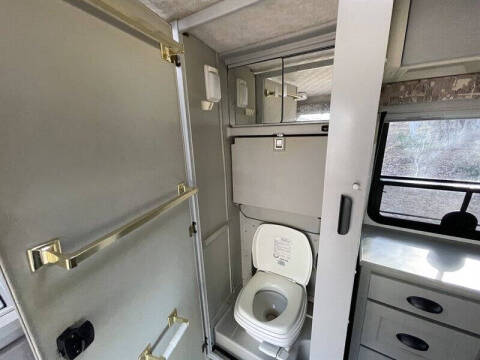 2002 Winnebago Rialta