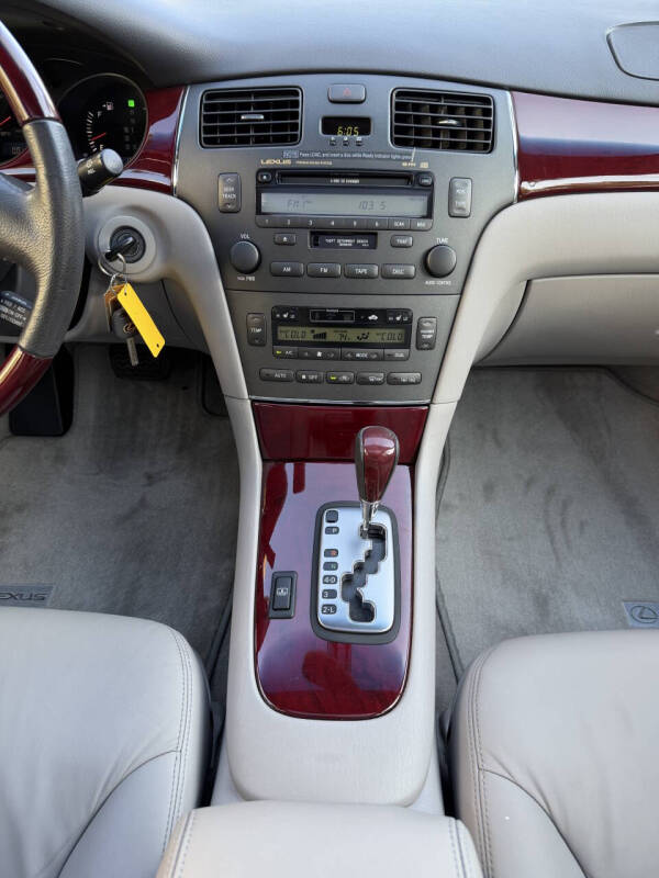 2004 Lexus ES 330