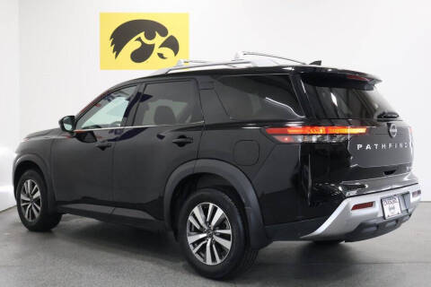 2022 Nissan Pathfinder SL