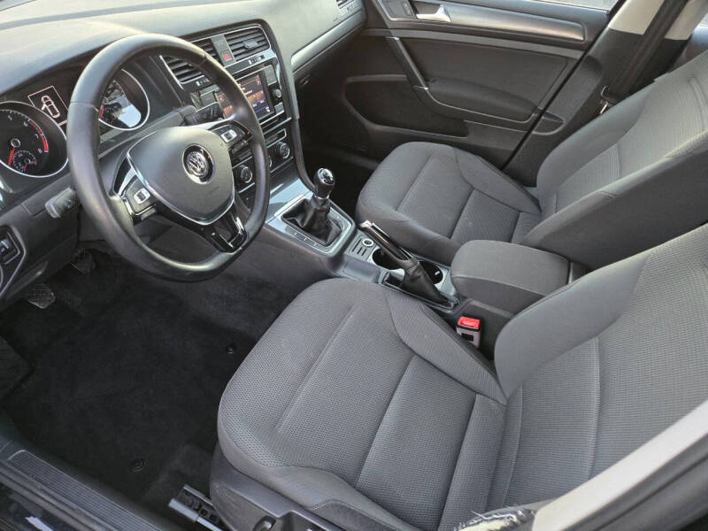 2018 Volkswagen Golf TSI S