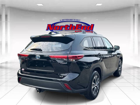 2022 Toyota Highlander Hybrid XLE