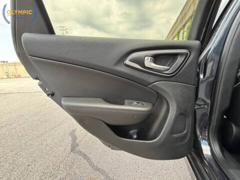 2017 Chrysler 200 Limited Platinum