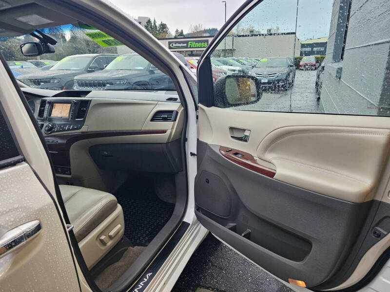 2014 Toyota Sienna Limited 7-Passenger