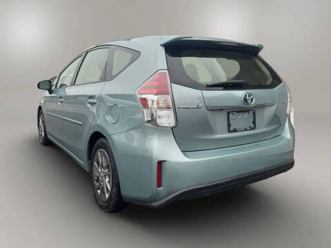 2015 Toyota Prius v Five