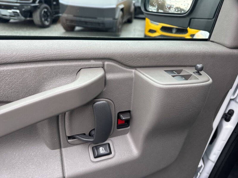 2024 Chevrolet Express 2500