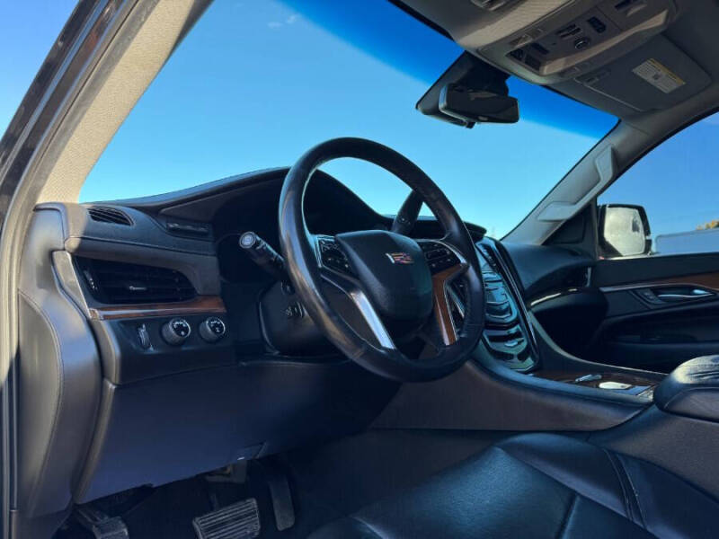 2017 Cadillac Escalade Luxury