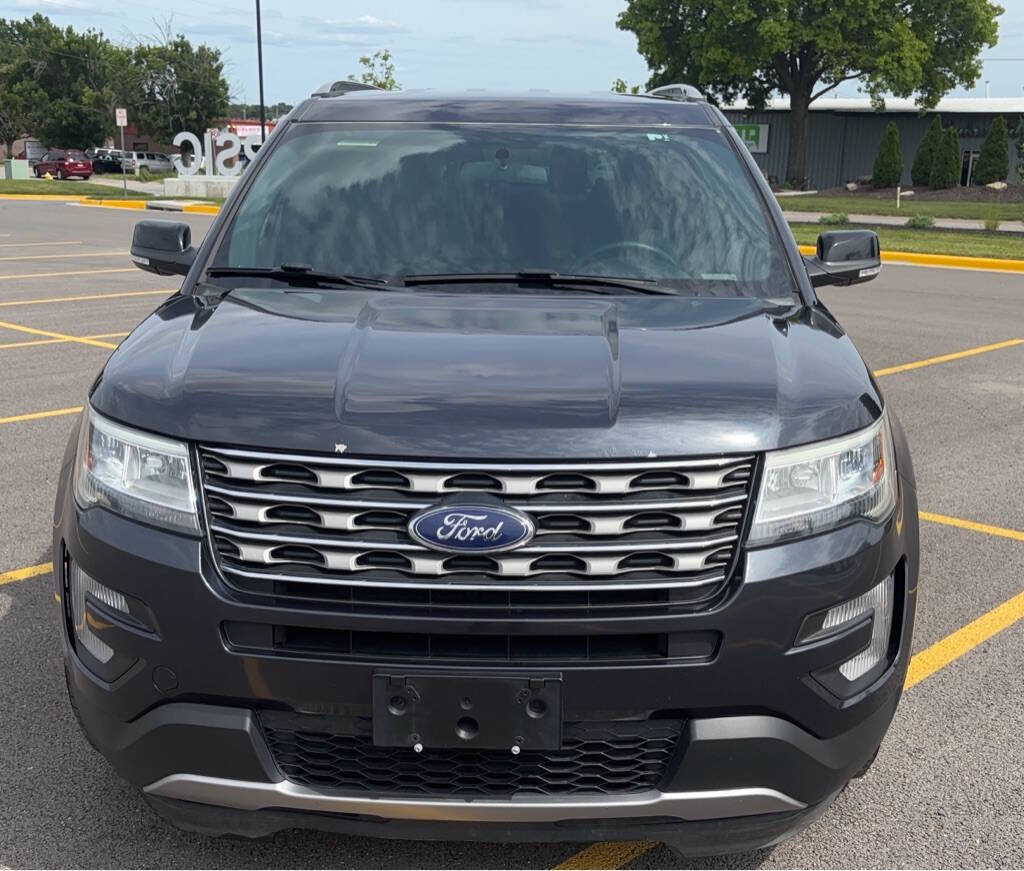 Black 2017 Ford Explorer XLT AWD XLT 4dr SUV 1