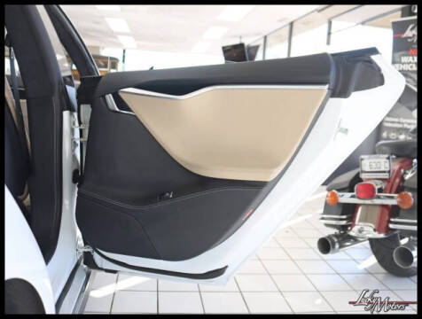 2015 Tesla Model S 90D