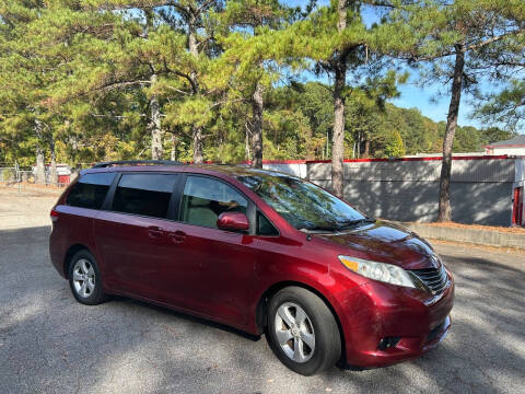 2011 Toyota Sienna LE 7-Passenger Auto Access Seat