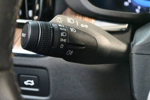 2022 Volvo XC60 B5 Momentum