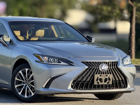 2022 Lexus ES 300h