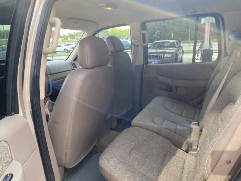 2005 Ford Explorer XLS