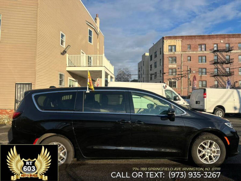 2024 Chrysler Pacifica Touring L