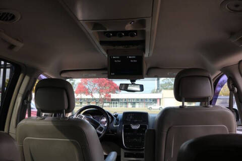 2013 Chrysler Town and Country Touring-L