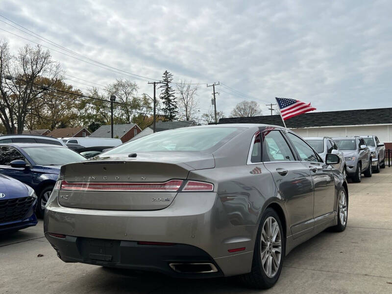 2016 Lincoln MKZ Base photo 6