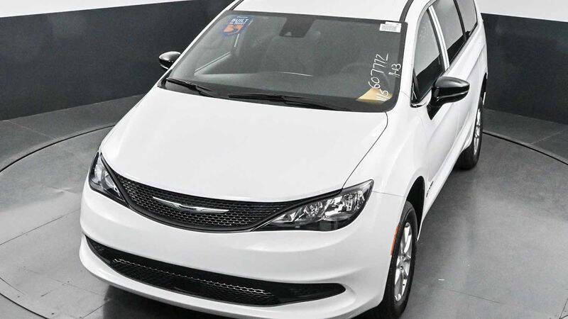 2025 Chrysler Voyager LX