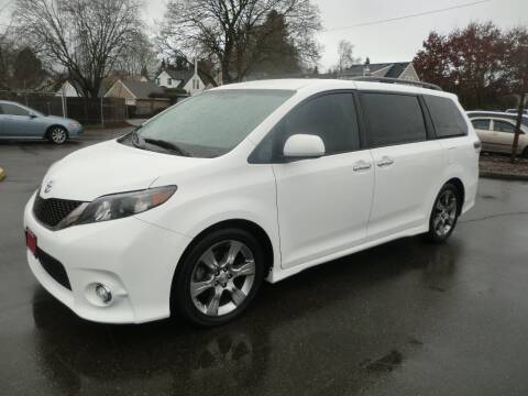 2013 Toyota Sienna for sale at Sinaloa Auto Sales in Salem OR