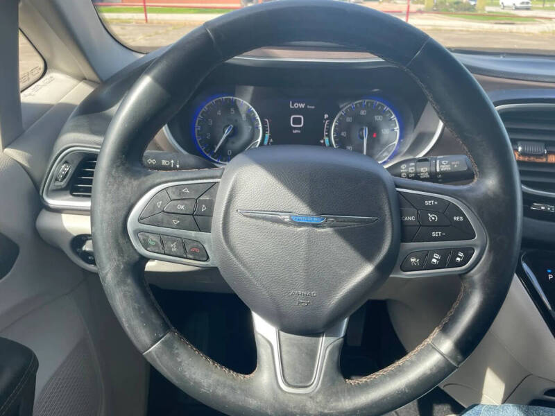 2017 Chrysler Pacifica Touring-L Plus