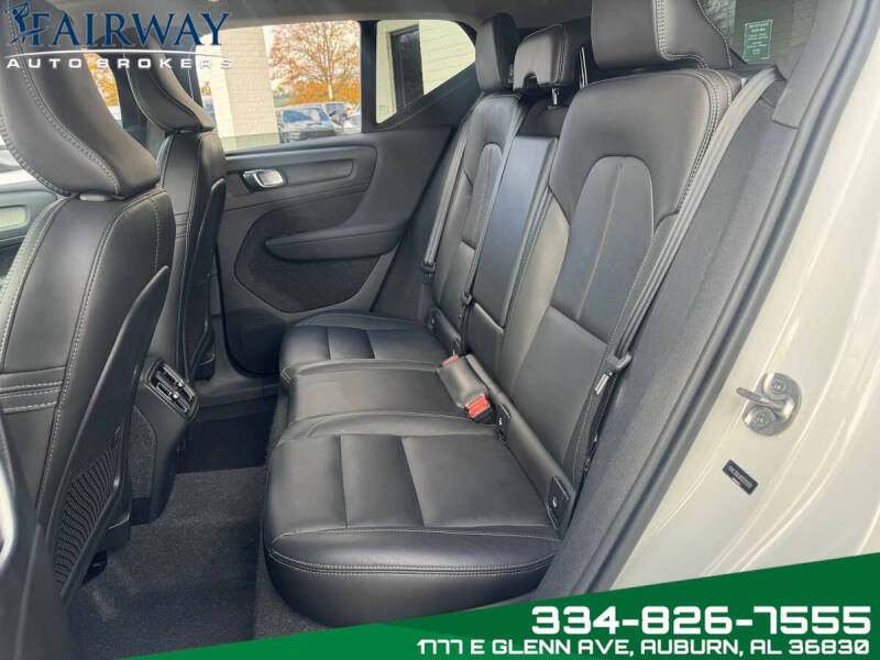 2024 Volvo XC40 B5 Plus Dark Theme