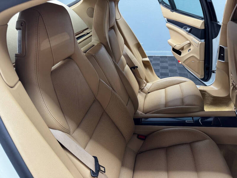 2015 Porsche Panamera 4