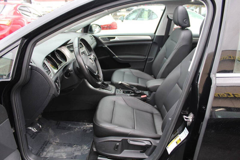 2017 Volkswagen Golf SportWagen