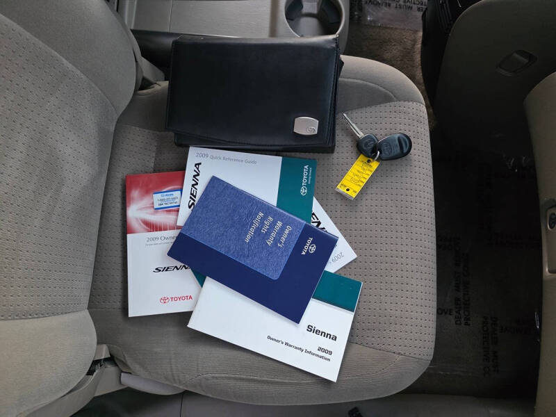 2009 Toyota Sienna LE 7-Passenger