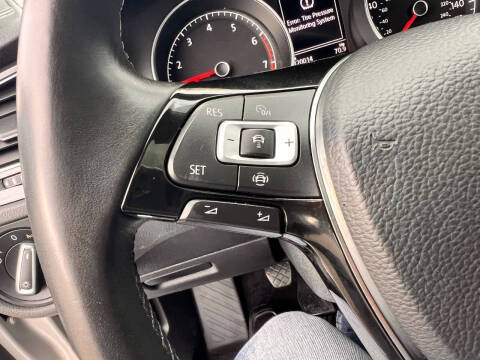 2019 Volkswagen Golf SE