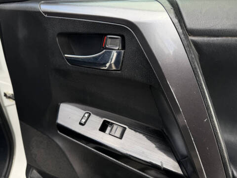 2017 Toyota RAV4 Hybrid SE