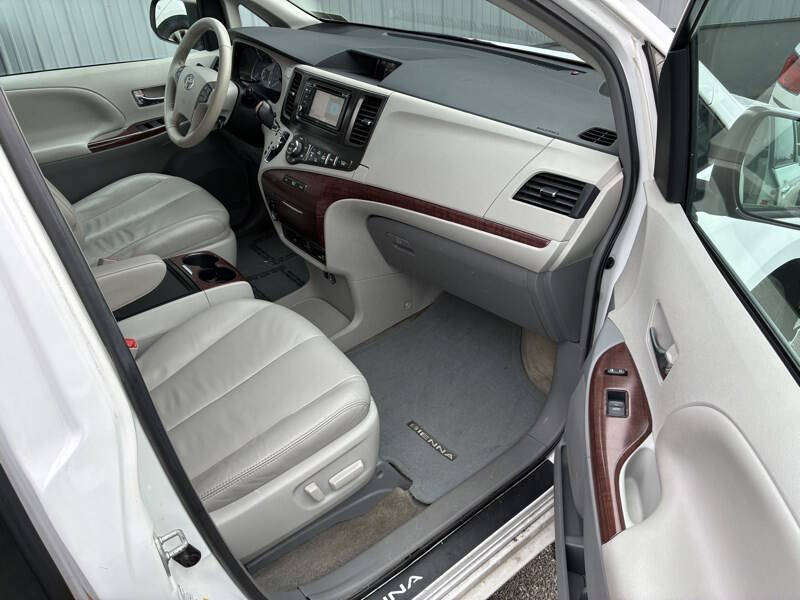 2013 Toyota Sienna XLE 7-Passenger